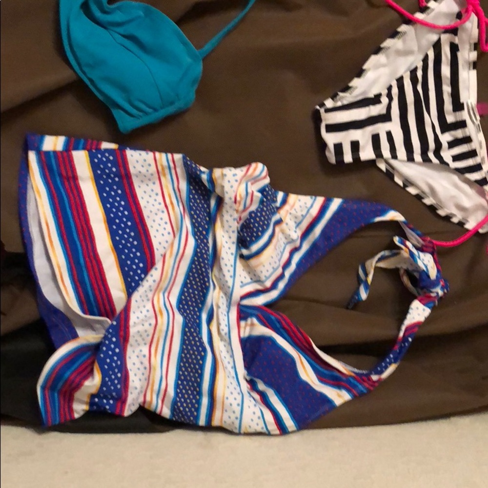 Bathing suits - Picture 2 of 7
